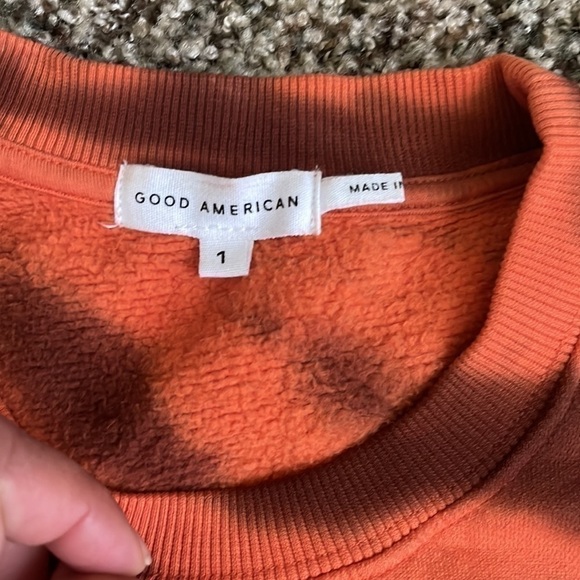 Good American Boyfriend Sweatshirt Tie Dye Cinnamon size 1 Small - Picture 5 of 9